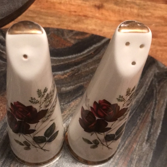 Sandford fine bone china salt & Pepper shaker made in England. Sell as a pair. - Picture 7 of 7